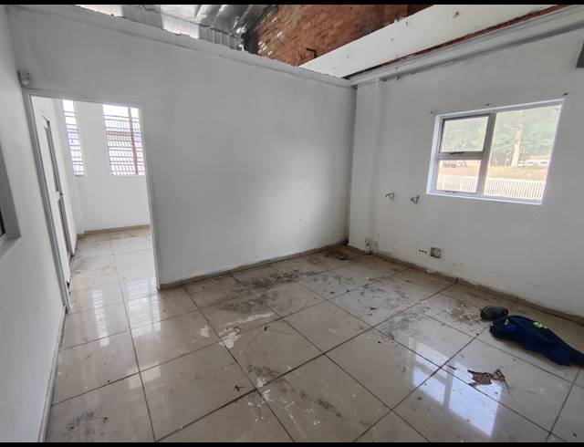 900M² WAREHOUSE TO LET IN JACOBS
